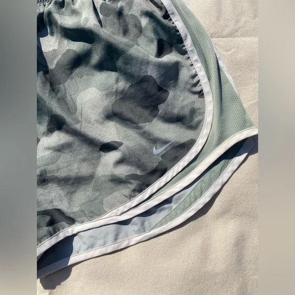 Nike Dri-Fit Women's Green Camo Athletic Shorts Drawstring Sporty Casual Short L - Picture 3 of 5